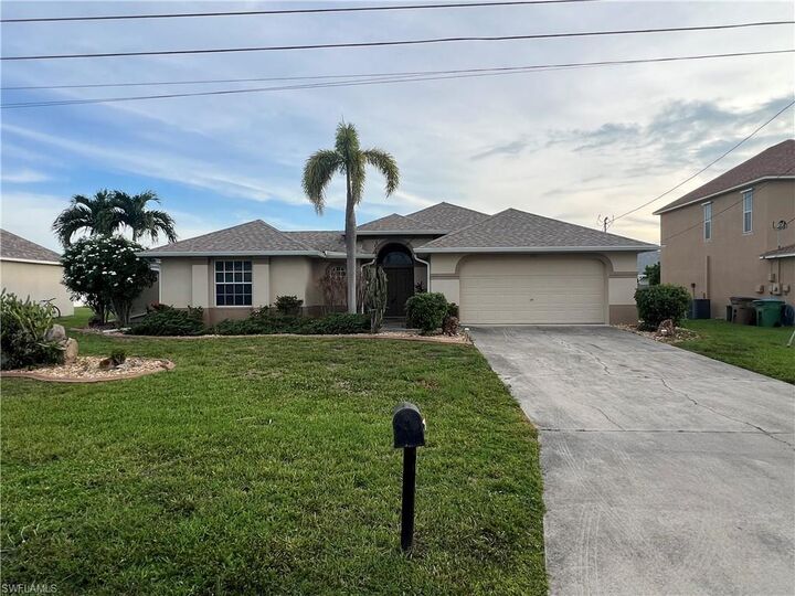 Property Photo:  932 SW 4th Ave  FL 33991 