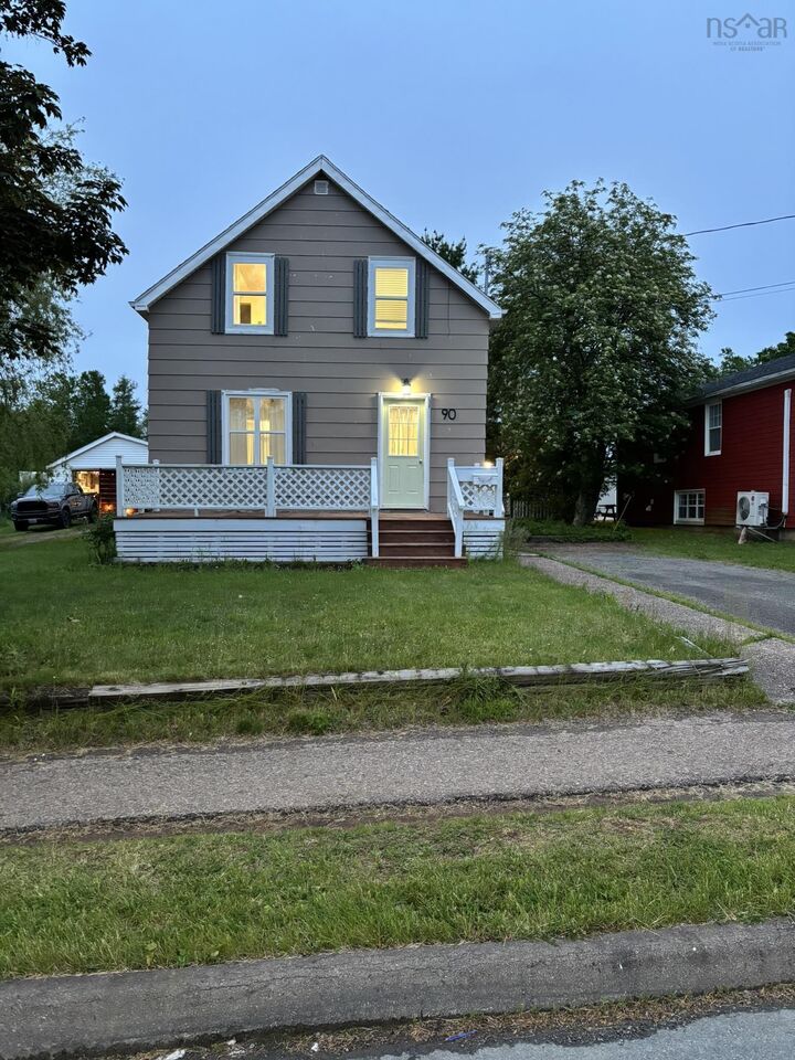 Property Photo: 90 Hillcrest Ave Avenue NS B2N 4L3