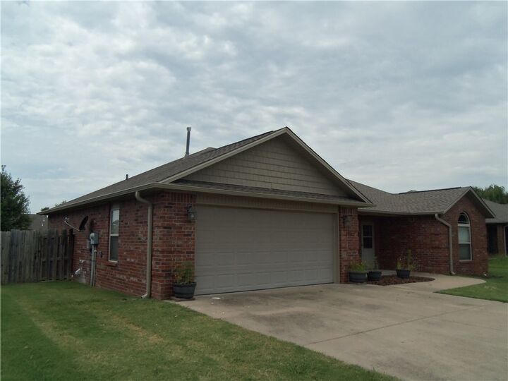 Property Photo:  1902 N Messick Court  AR 72761 
