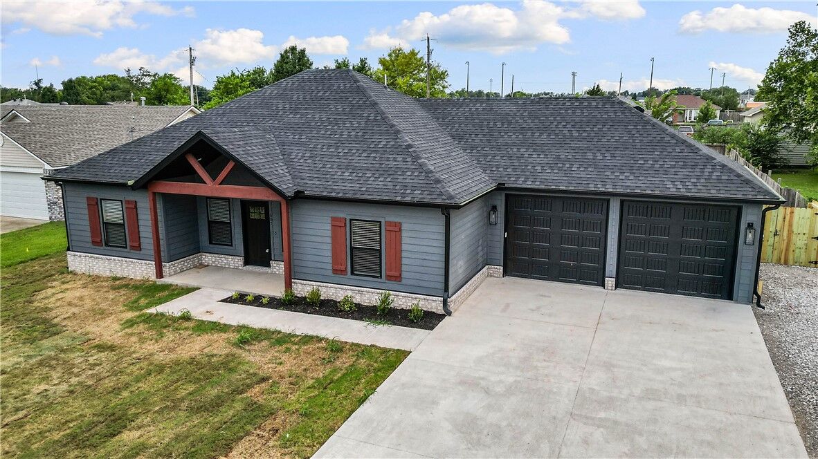 Property Photo: 607 6th Avenue AR 72736