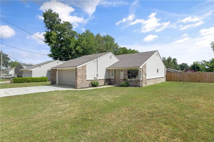 Property Photo:  3320 Olive Street  AR 72756 