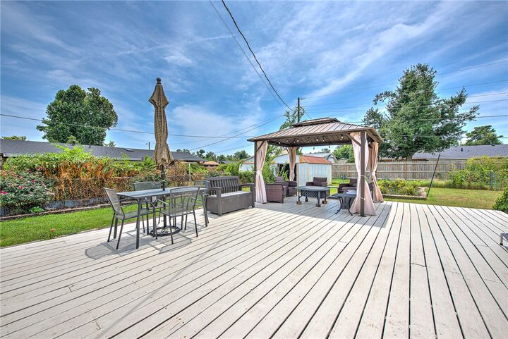 Property Photo:  1104 Pine Street  AR 72756 