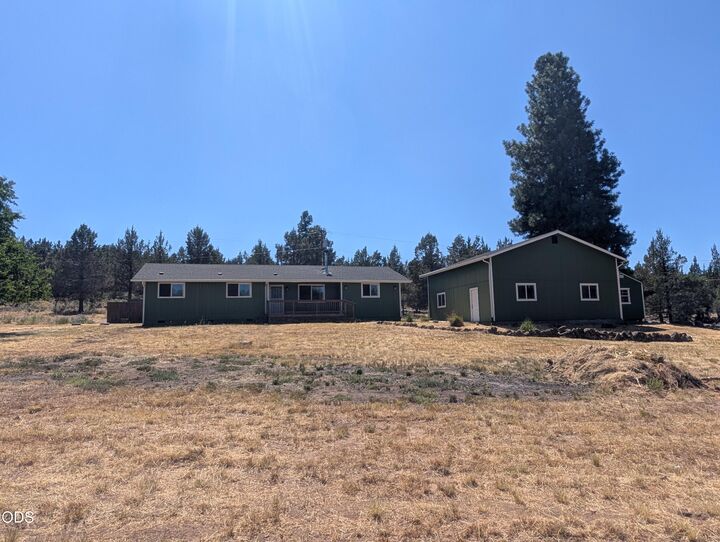 Property Photo:  15527 Buck Road  OR 97603 