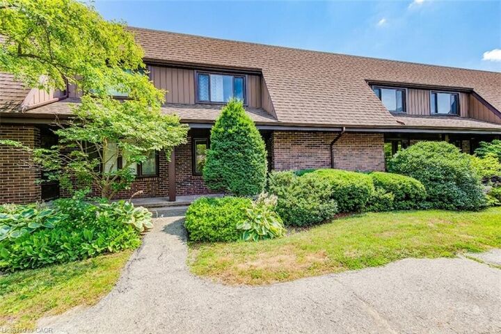 285 Sandowne Drive 15 — photo 1