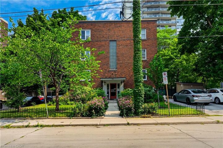 Property Photo:  60 Robinson Street 104  ON L8P 1Y9 