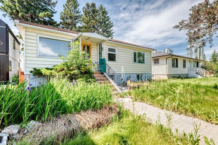 Property Photo: 1703 32 Street SW AB T3C 1N6