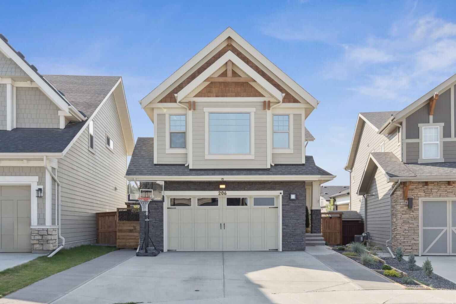 Property Photo:  206 Riviera View  AB T4C 0Z2 