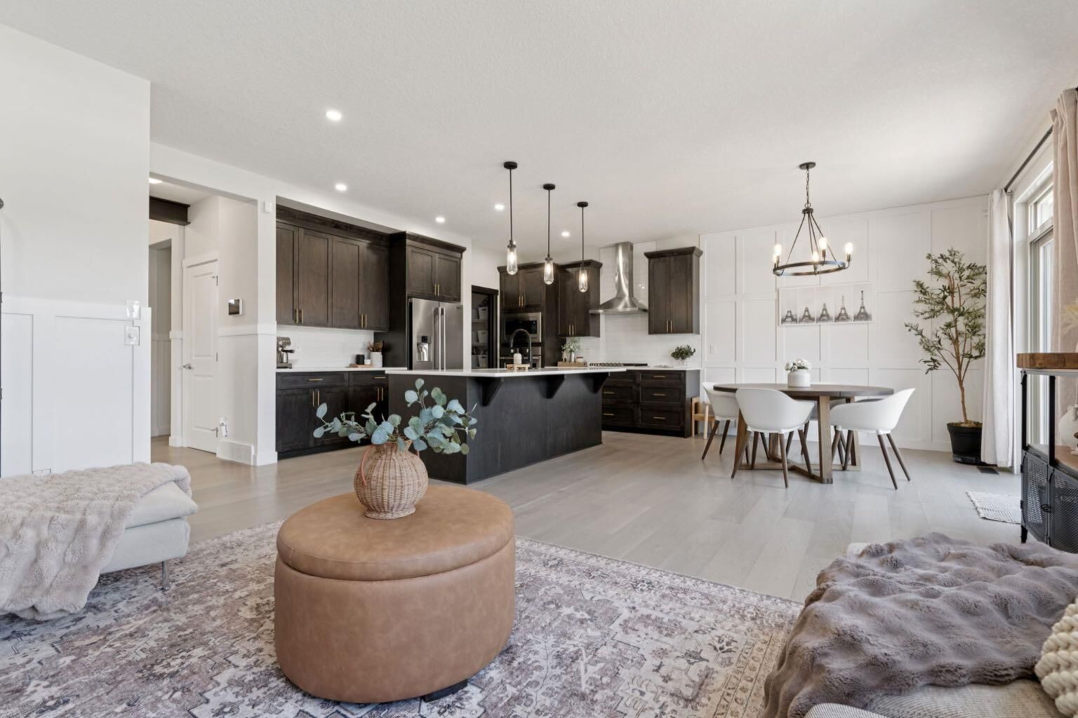 Property Photo: 206 Riviera View AB T4C 0Z2