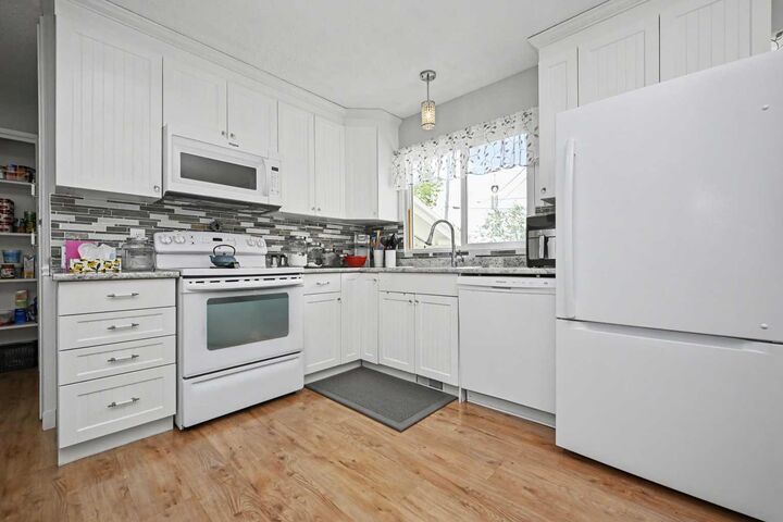 Property Photo:  9715 118 Avenue  AB T8V 3P5 
