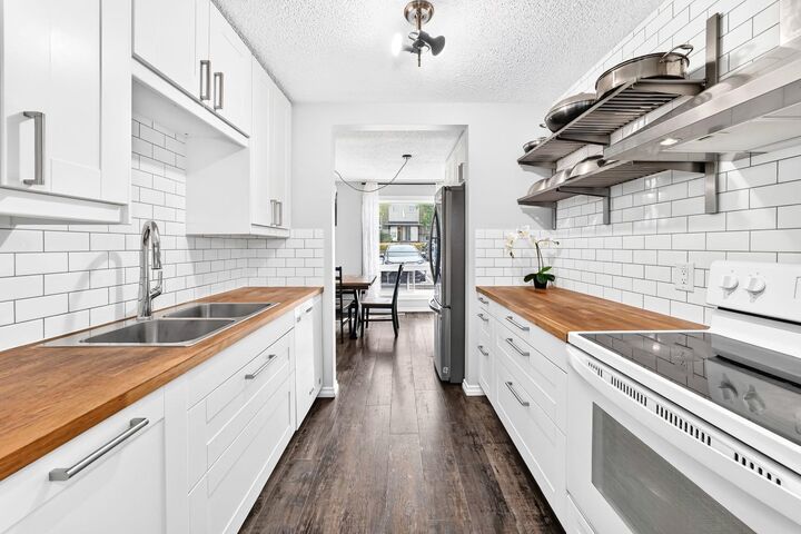 Property Photo:  6915 Ranchview Drive NW 84  AB T3G 1R8 