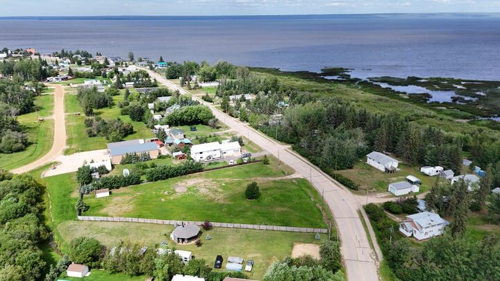 Property Photo: 26 Peace River Avenue AB T0G 1J0