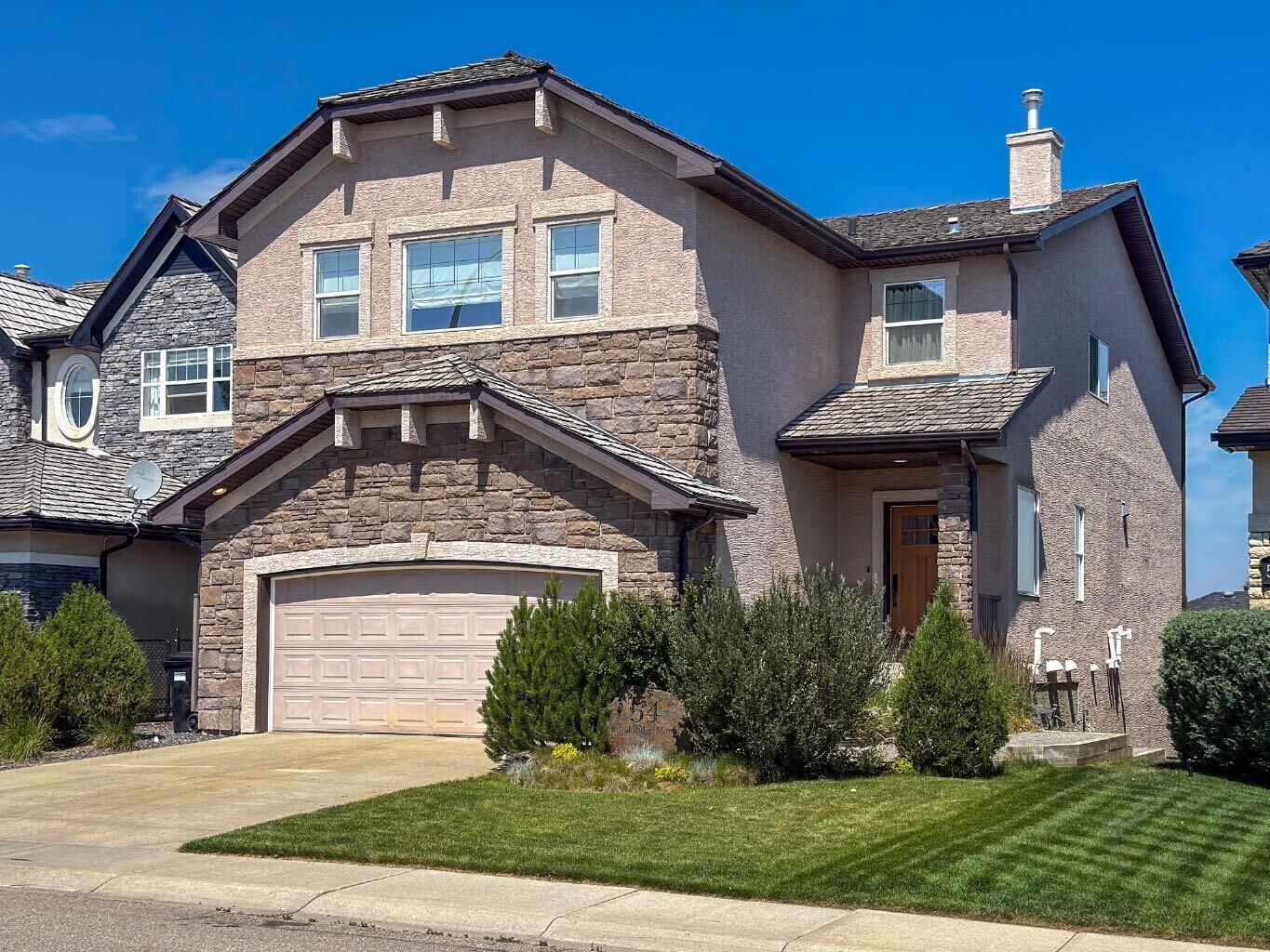 Property Photo: 54 Royal Ridge Mount NW AB T3G 5Z3