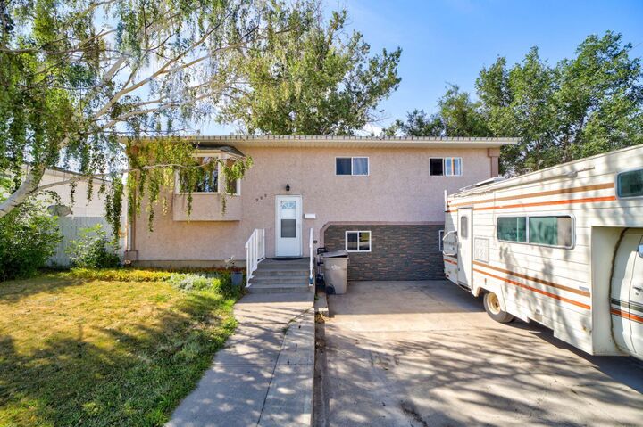 Property Photo: 222 McEwan Street AB T0L 1A0
