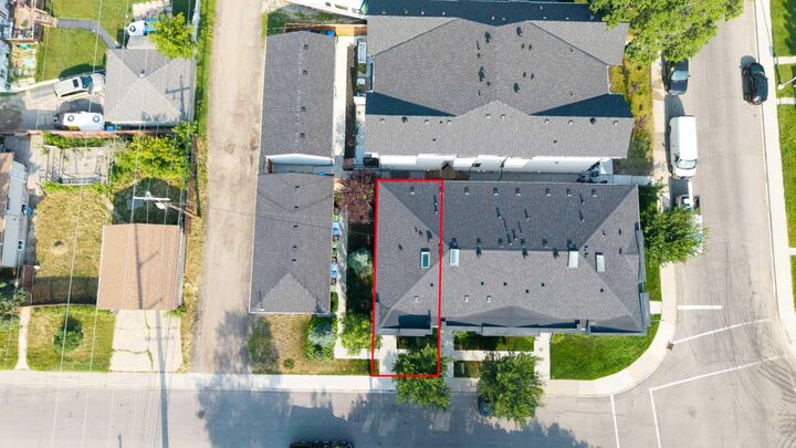 Property Photo: 3306 2 Street NE AB T2E 3H3