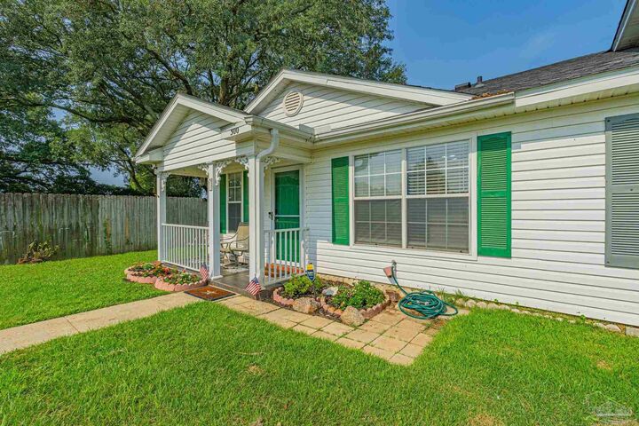 Property Photo:  300 Loveland Cir  FL 32526 