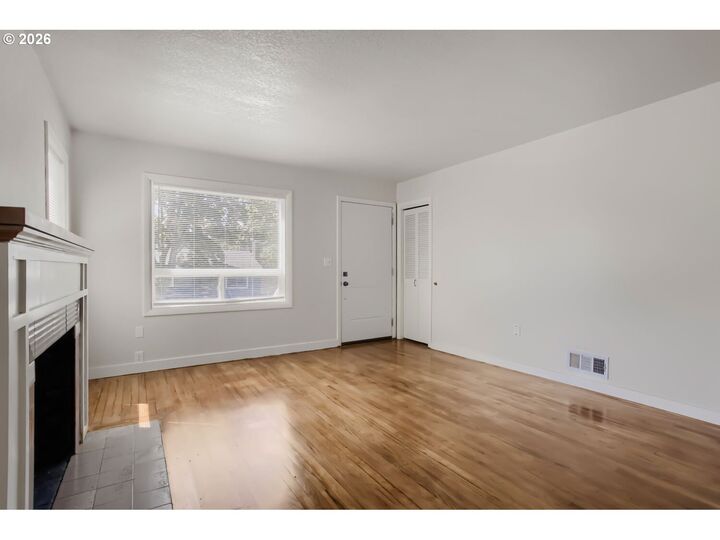 Property Photo:  8807 NE Sacramento St  OR 97220 