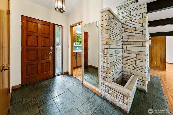 Property Photo:  250 SW 176th Place  WA 98166 