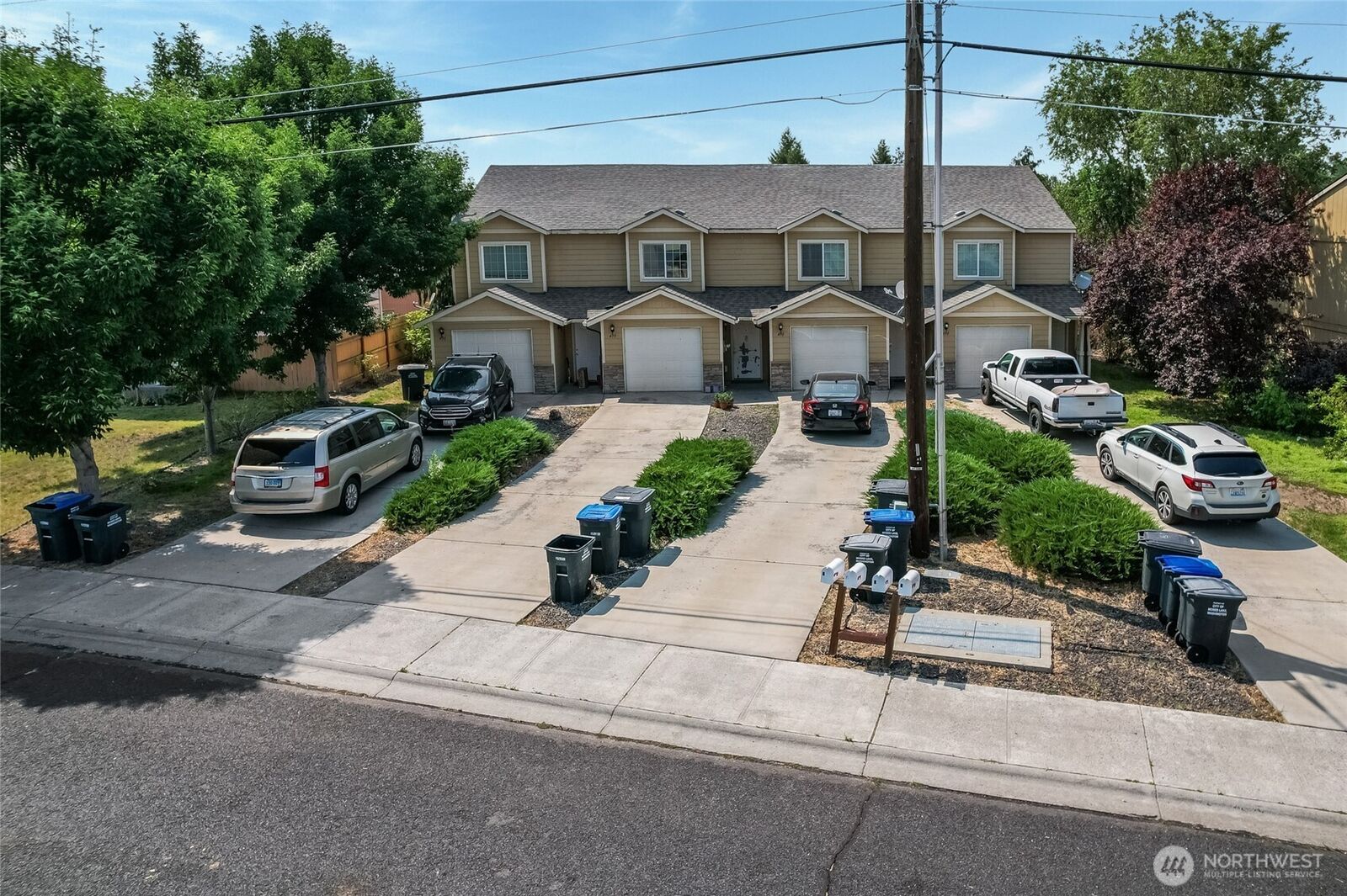 Property Photo:  490 S Laguna Dr  WA 98837 