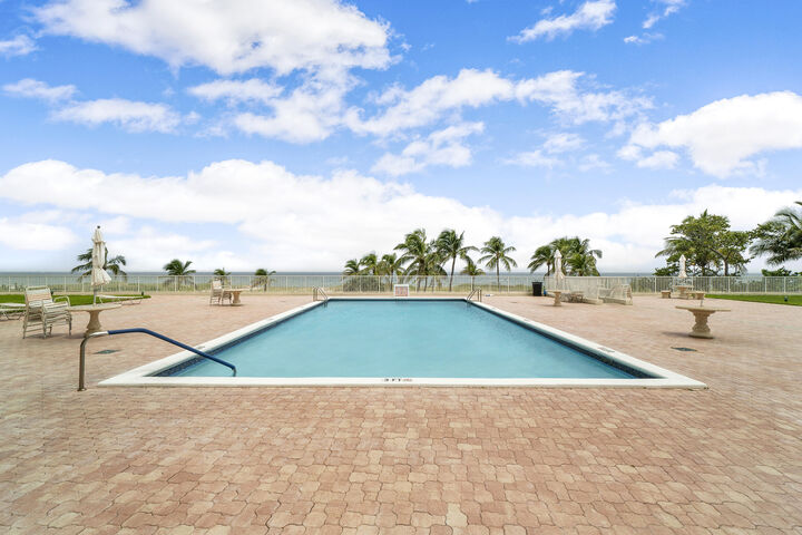 Property Photo: 750 N Ocean Boulevard 1405 FL 33062