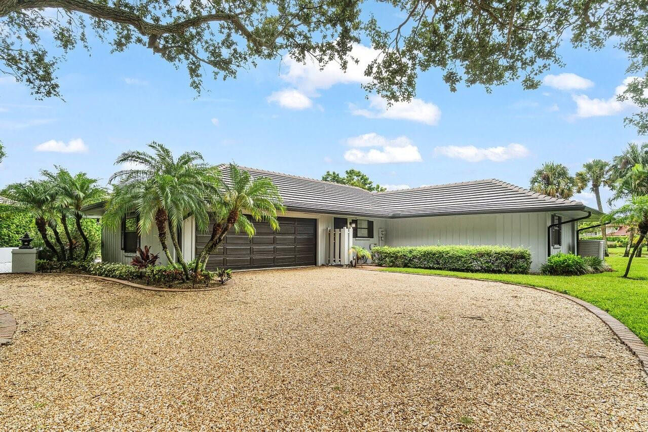 Property Photo:  10158 SE Acorn Way  FL 33469 