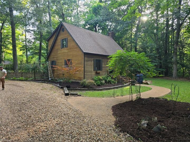 Property Photo:  7624 Lomaki Ln  VA 23061 