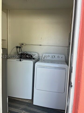 Property Photo:  1409 NE 21st St #1  FL 33305 