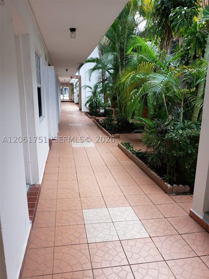 Property Photo:  525 Meridian Ave 102  FL 33139 