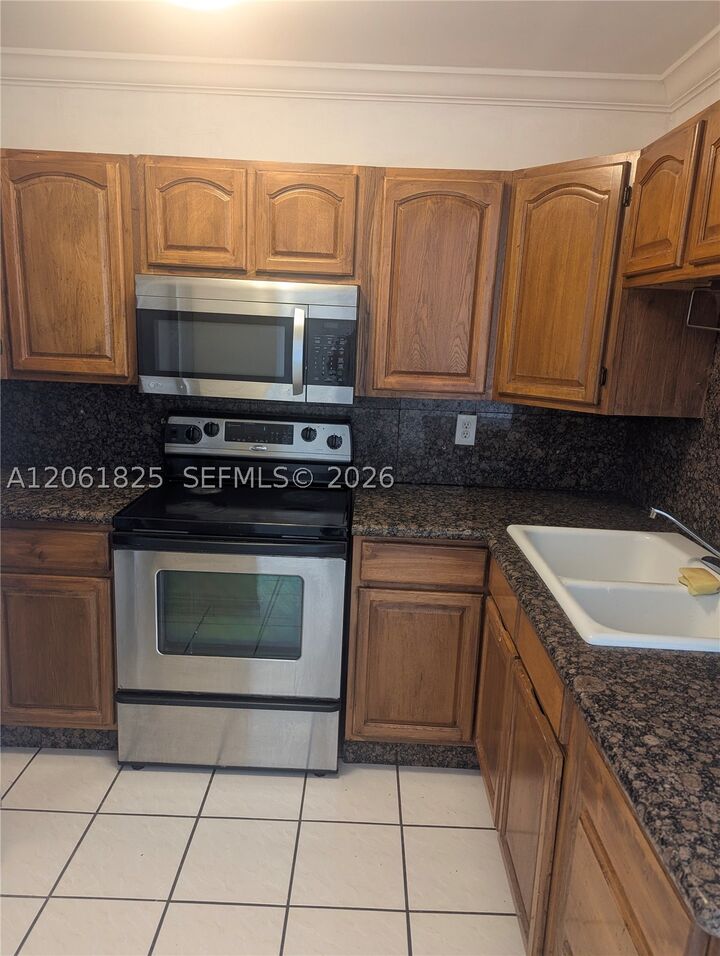 Property Photo: 1051 SW 1st St 411 FL 33130