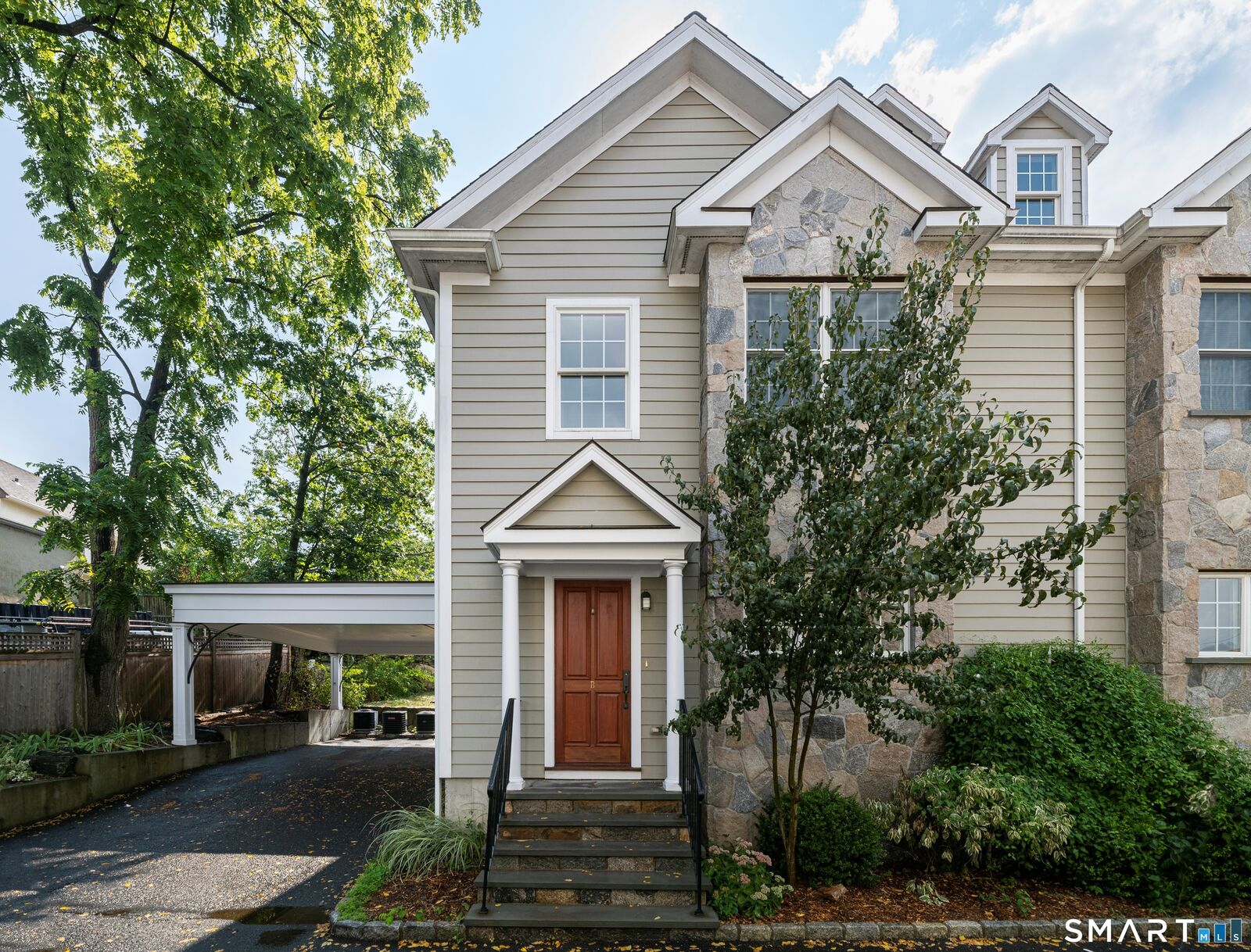 Property Photo:  