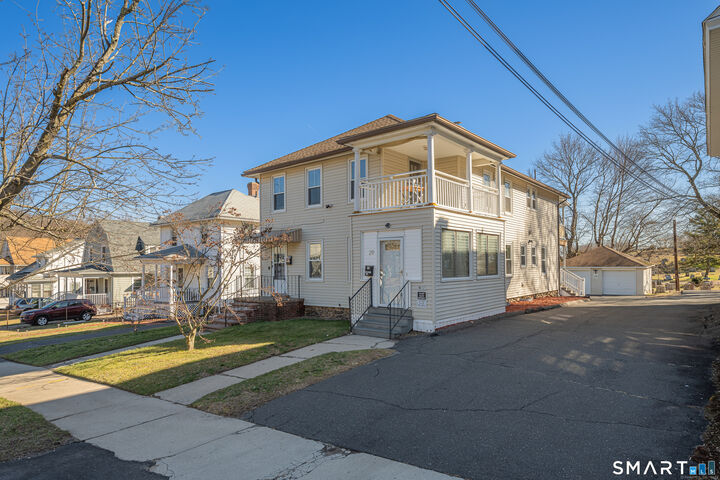 Property Photo:  