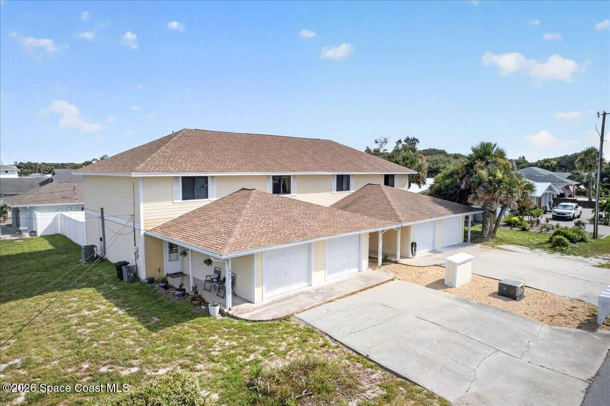 Property Photo:  841 E 14th Avenue  FL 32169 