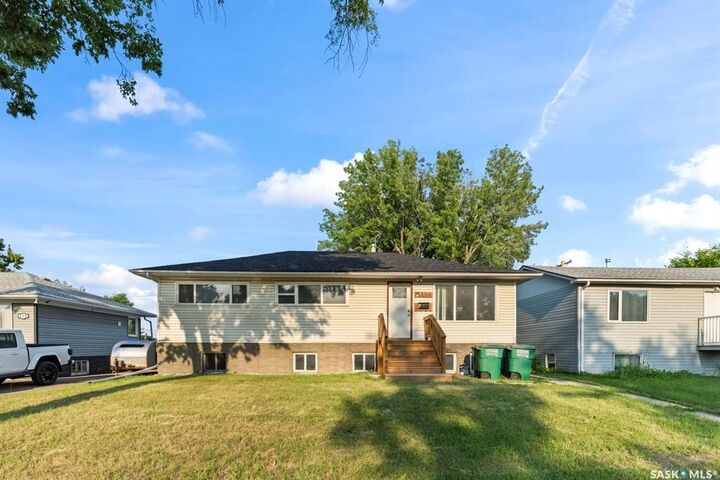 Property Photo:  410 P Avenue N  SK S7L 2V9 