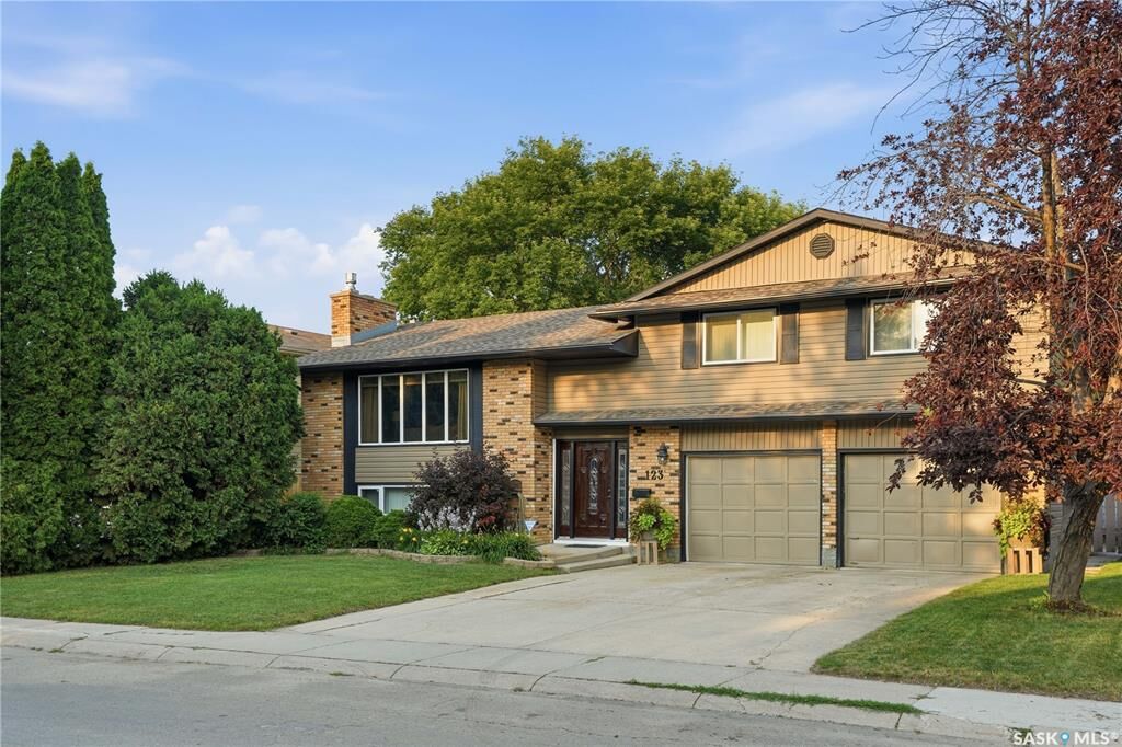 Property Photo:  123 Trent Crescent  SK S7H 4V1 