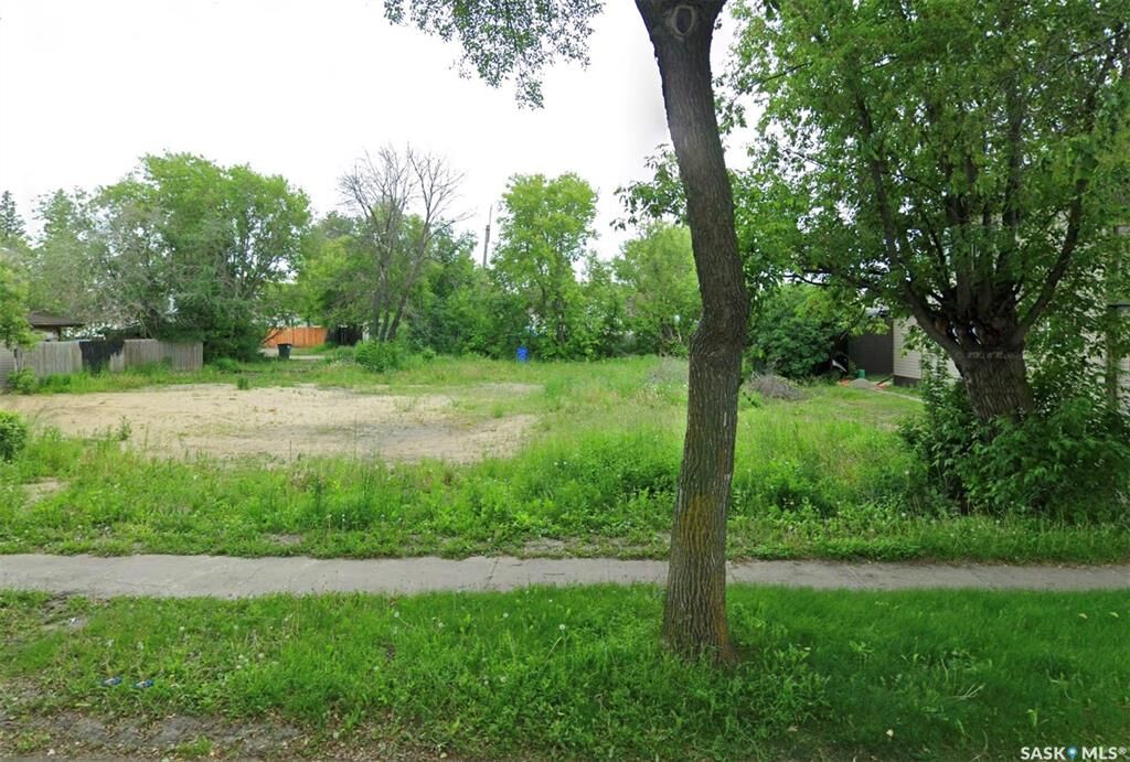 Property Photo:  437 11th Street E  SK S6V 1A8 