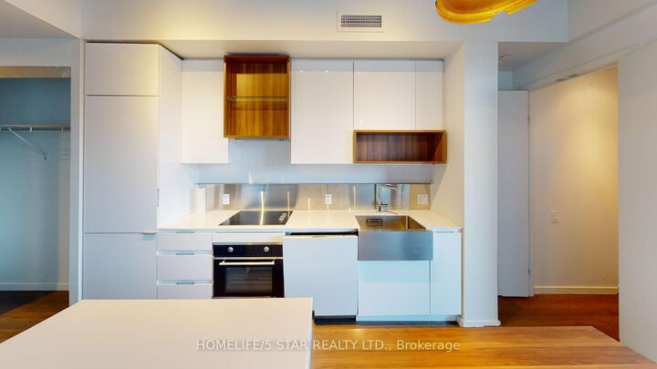 Property Photo: 383 Sorauren Avenue 310 ON M6R 0A4