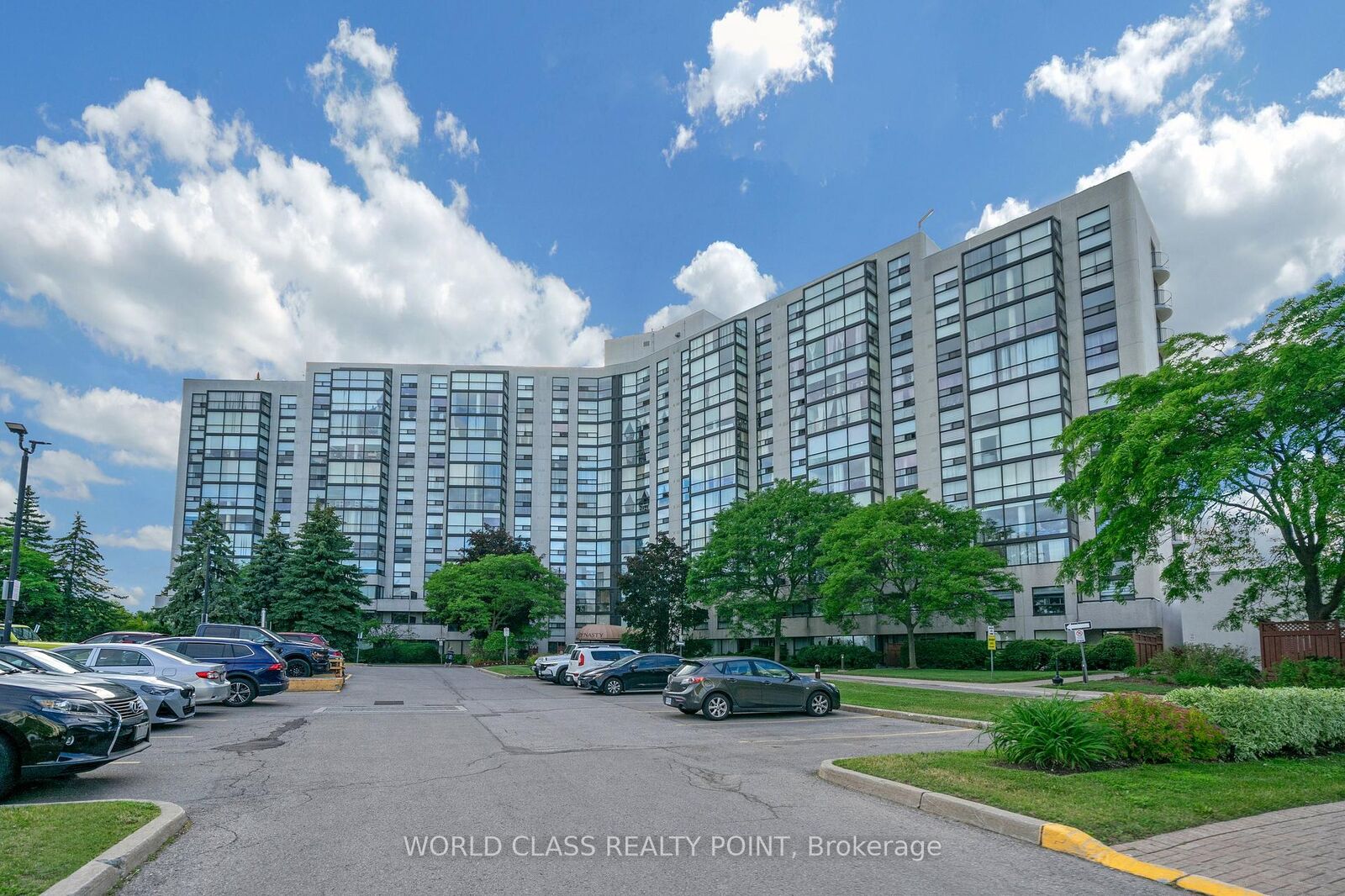 Property Photo:  40 Harding Boulevard 201  ON L4C 9S5 
