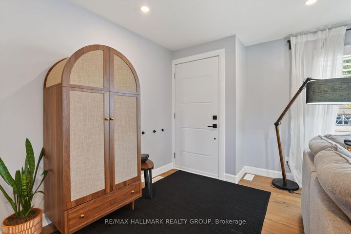 Photo de la propriété:  1583 Maxime Street  ON K1B 3K9 