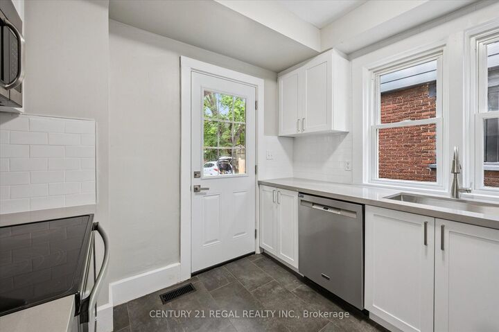 Property Photo:  14 Stirling Avenue N  ON N2H 3G5 