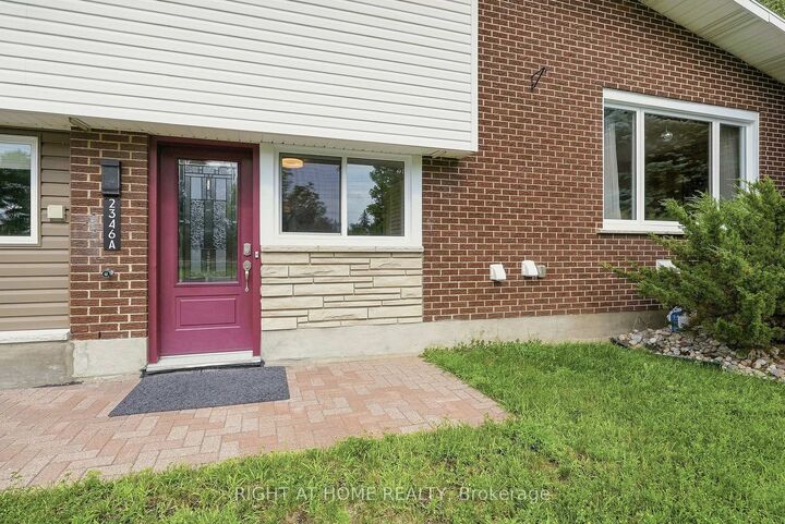 Property Photo:  2346 Edwin Crescent  ON K2C 1H7 