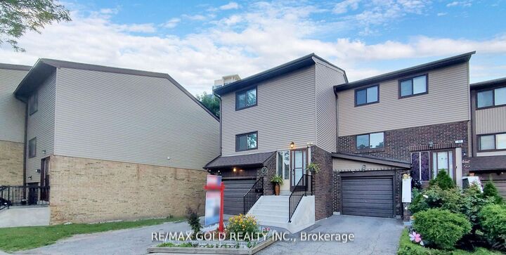 Property Photo: 18 Carleton Place 18 ON L6T 3Z4