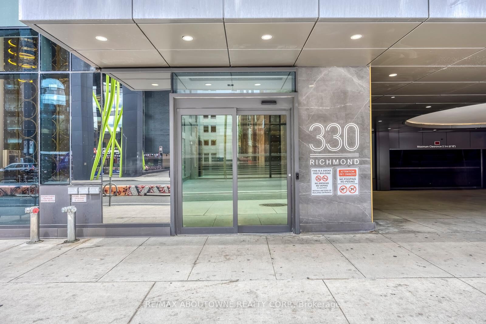 Property Photo:  330 Richmond Street W 2601  ON M5V 1X2 