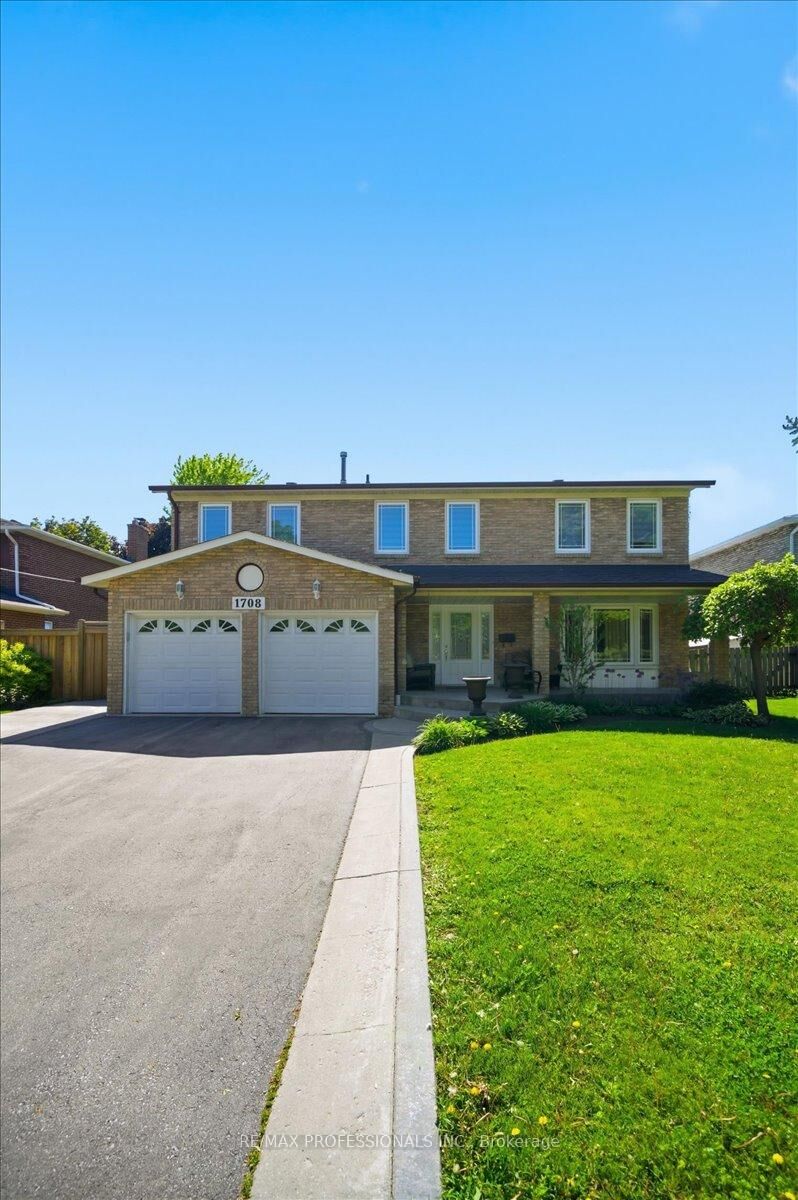 Property Photo:  1708 Woodeden Drive  ON L5H 3S5 