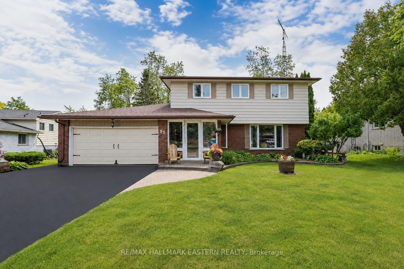 Property Photo:  95 Centennial Drive  ON L1A 3X3 