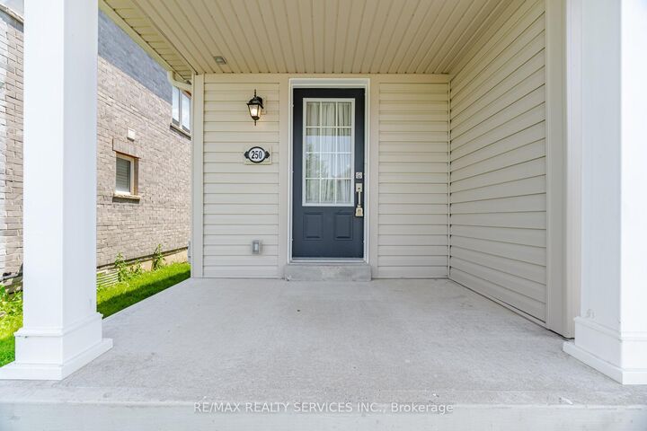 250 Esther Crescent — photo 1