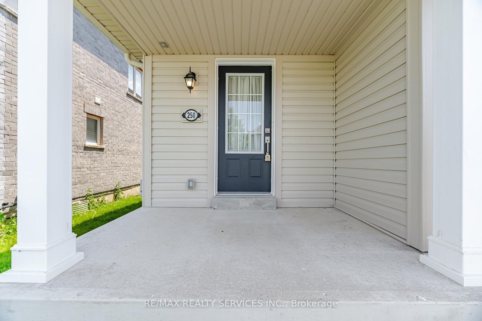 Property Photo:  250 Esther Crescent  ON L3B 0H1 