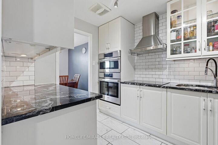 Property Photo:  1100 Courtland Avenue E 809  ON N2C 2H9 