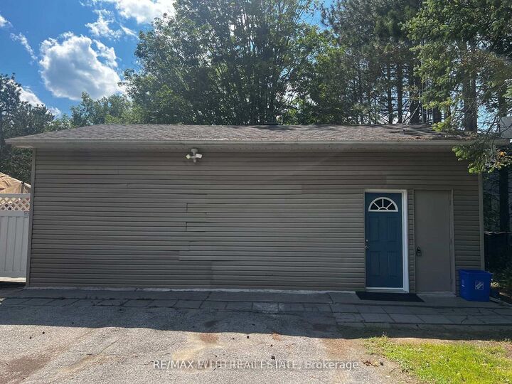 Property Photo:  16632 York Durham Line N Garage Unit  ON L4A 3L8 