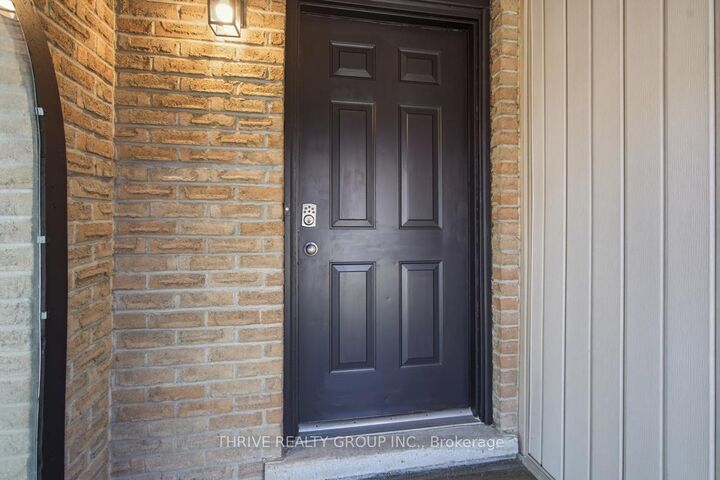 Property Photo:  15 Renny Crescent  ON N6E 2C4 
