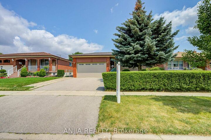 Property Photo: 5 Brantford Drive ON M1W 1E2
