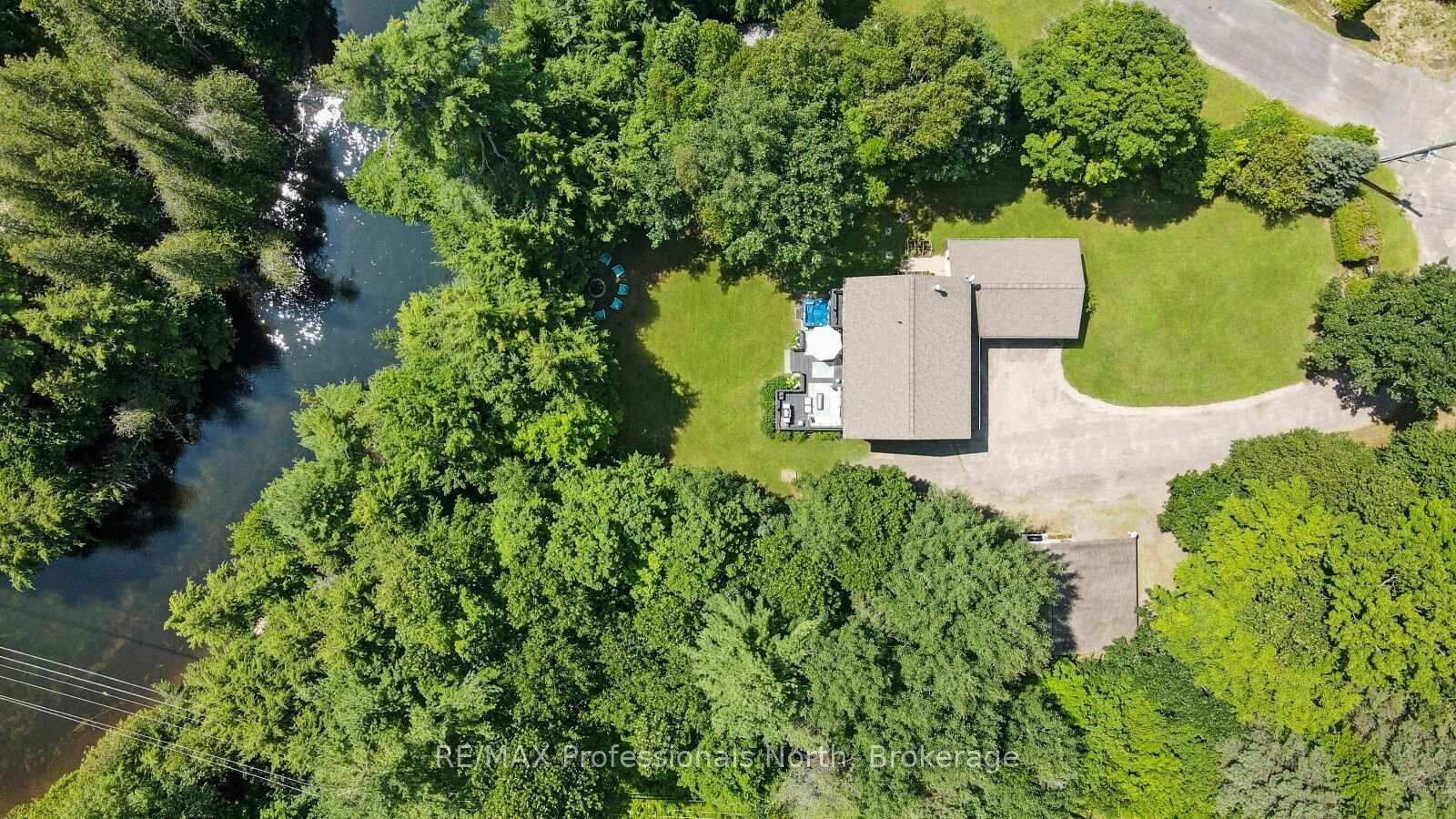 Property Photo: 1057 Suburban Court ON K0M 2S0